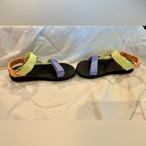 Kids Tevas Size 1 (US) Original Universal